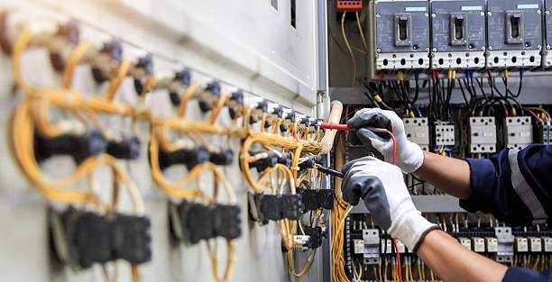 Professional Electrician technician working in Davie, FL